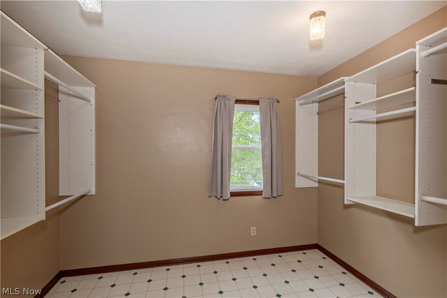 4809 Westbourne Road, Lyndhurst, OH 44124