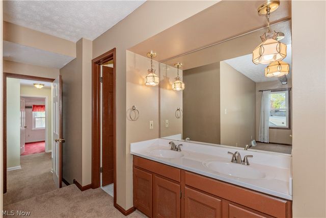 4809 Westbourne Road, Lyndhurst, OH 44124