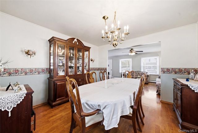 31 Sherwood Road, Levittown, NY 11756