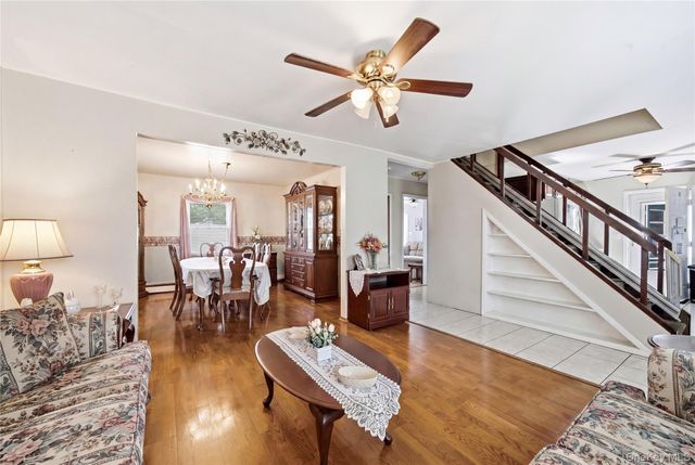 31 Sherwood Road, Levittown, NY 11756