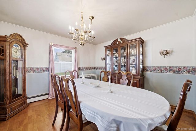 31 Sherwood Road, Levittown, NY 11756