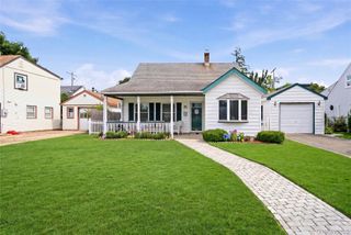31 Sherwood Road, Levittown, NY 11756