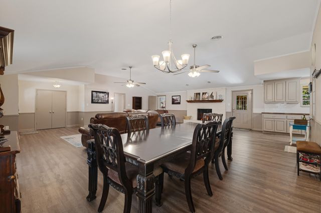 34 Country Park Cir., Petal, MS 39465