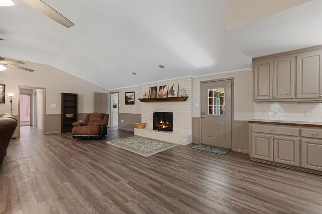 34 Country Park Cir., Petal, MS 39465