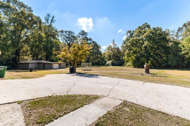 34 Country Park Cir., Petal, MS 39465