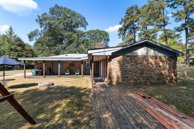 34 Country Park Cir., Petal, MS 39465