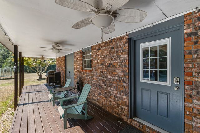 34 Country Park Cir., Petal, MS 39465