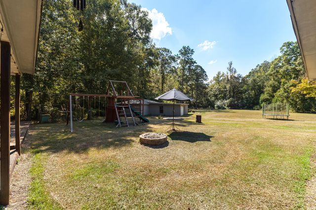 34 Country Park Cir., Petal, MS 39465