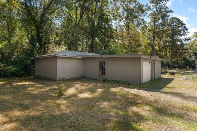 34 Country Park Cir., Petal, MS 39465