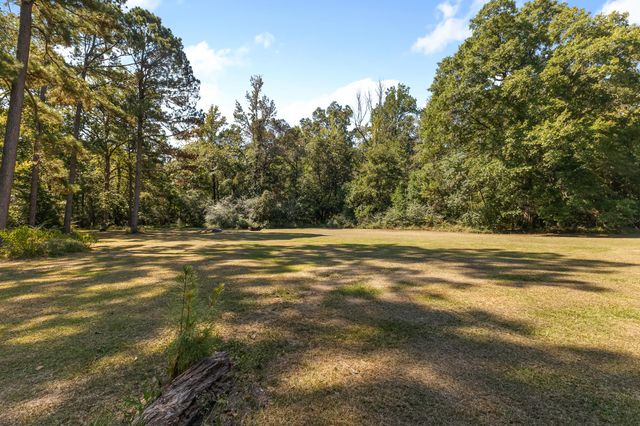 34 Country Park Cir., Petal, MS 39465