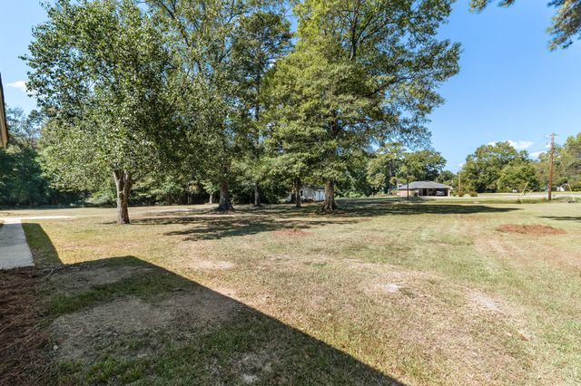34 Country Park Cir., Petal, MS 39465