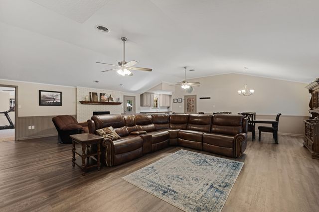 34 Country Park Cir., Petal, MS 39465