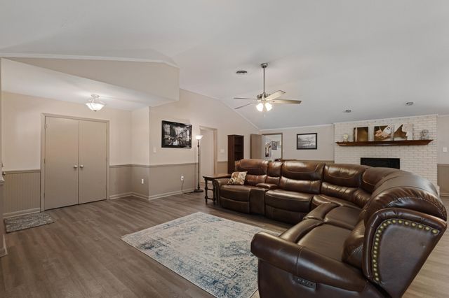 34 Country Park Cir., Petal, MS 39465