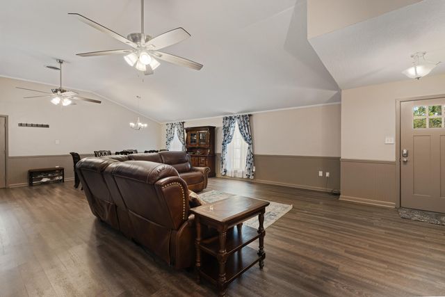 34 Country Park Cir., Petal, MS 39465