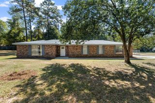 34 Country Park Cir., Petal, MS 39465