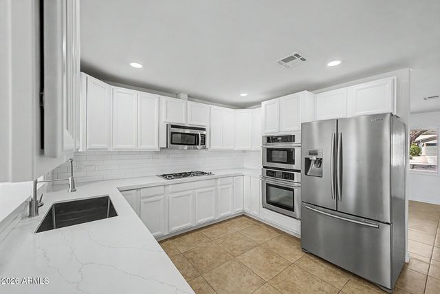 2601 E DAHLIA Drive, Phoenix, AZ 85032