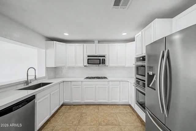 2601 E DAHLIA Drive, Phoenix, AZ 85032