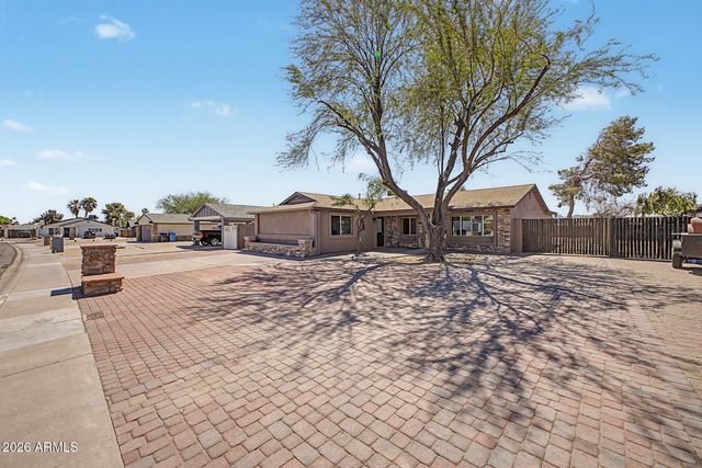 2601 E DAHLIA Drive, Phoenix, AZ 85032