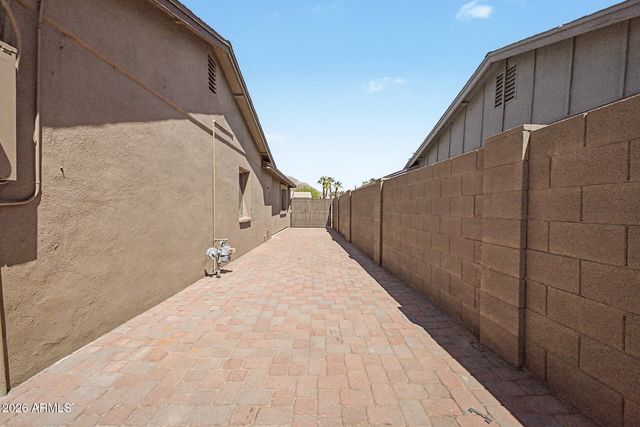 2601 E DAHLIA Drive, Phoenix, AZ 85032