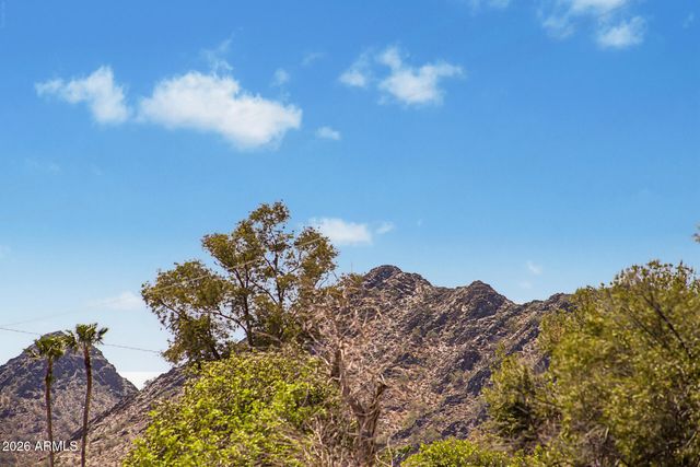 2601 E DAHLIA Drive, Phoenix, AZ 85032