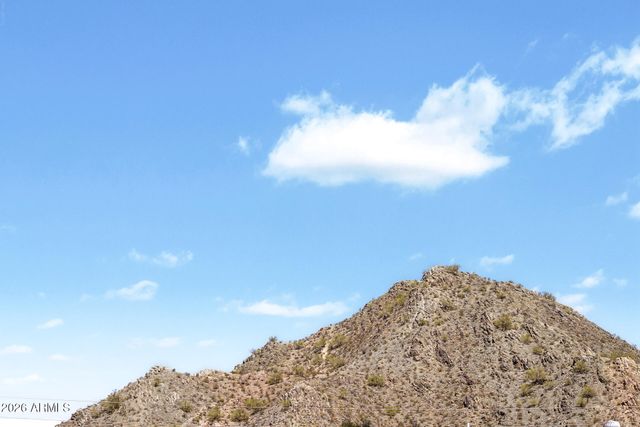 2601 E DAHLIA Drive, Phoenix, AZ 85032