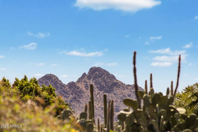 2601 E DAHLIA Drive, Phoenix, AZ 85032