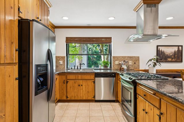 414 Pioneer Road, Lake Arrowhead, CA 92352