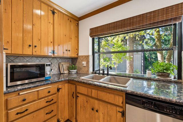 414 Pioneer Road, Lake Arrowhead, CA 92352