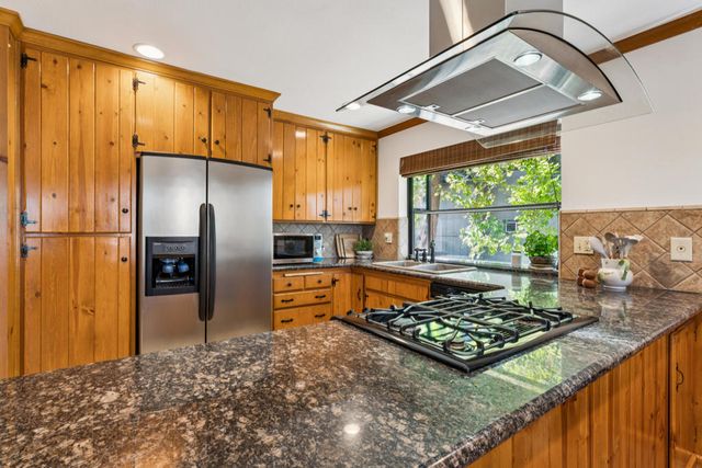 414 Pioneer Road, Lake Arrowhead, CA 92352