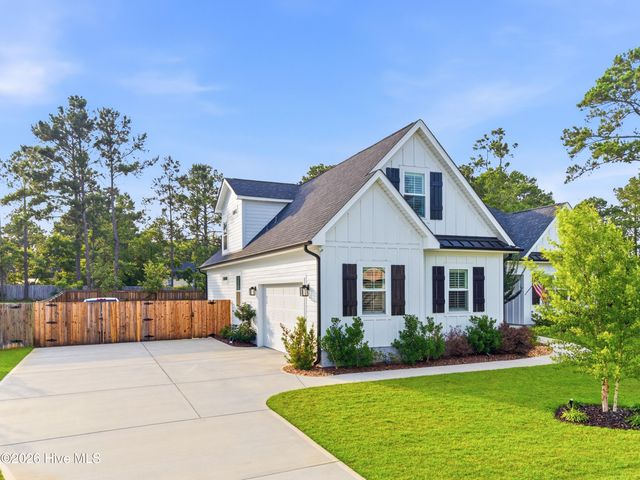 194 Hampton Court, Hampstead, NC 28443