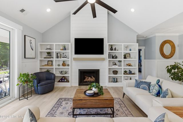 194 Hampton Court, Hampstead, NC 28443