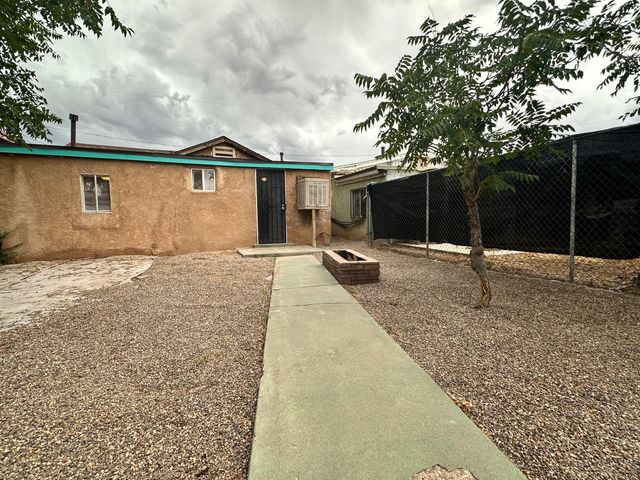 1012 21st Street NW, Albuquerque, NM 87104