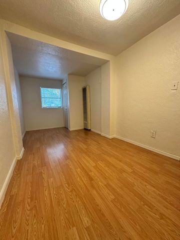 1012 21st Street NW, Albuquerque, NM 87104