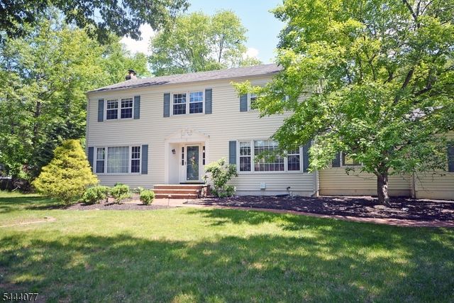 4 Heather Hill Way, Bridgewater Twp., NJ 08807