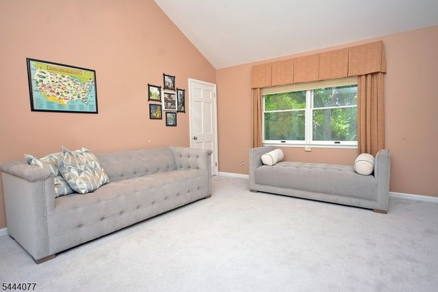 4 Heather Hill Way, Bridgewater Twp., NJ 08807