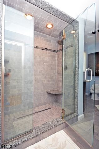 4 Heather Hill Way, Bridgewater Twp., NJ 08807
