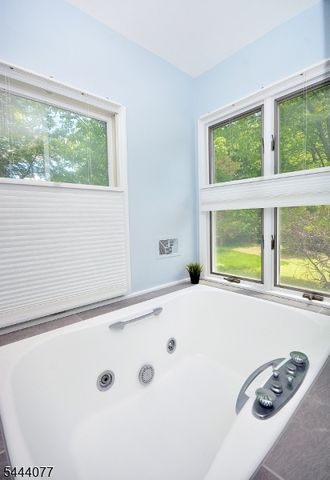 4 Heather Hill Way, Bridgewater Twp., NJ 08807