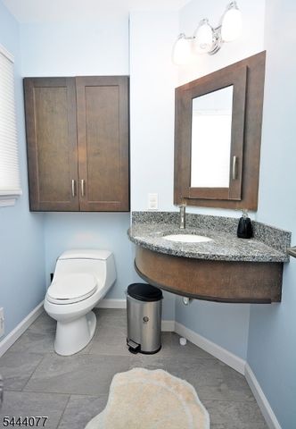 4 Heather Hill Way, Bridgewater Twp., NJ 08807
