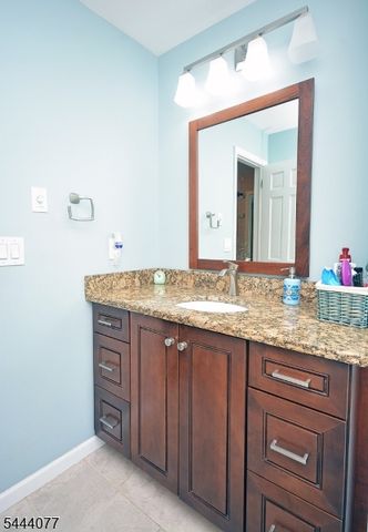 4 Heather Hill Way, Bridgewater Twp., NJ 08807