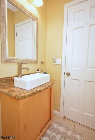 4 Heather Hill Way, Bridgewater Twp., NJ 08807