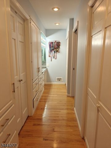 4 Heather Hill Way, Bridgewater Twp., NJ 08807
