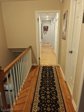 4 Heather Hill Way, Bridgewater Twp., NJ 08807