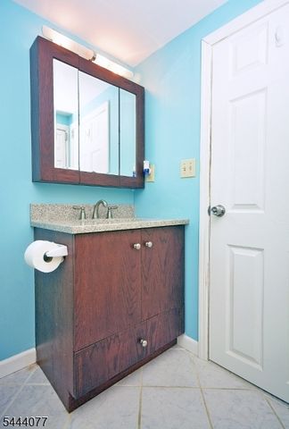 4 Heather Hill Way, Bridgewater Twp., NJ 08807