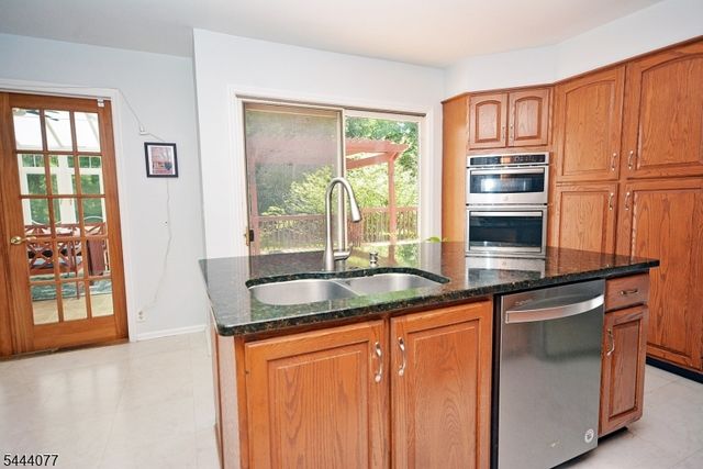 4 Heather Hill Way, Bridgewater Twp., NJ 08807
