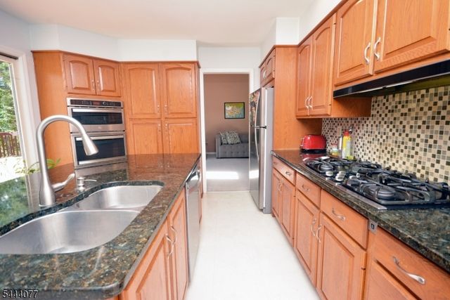 4 Heather Hill Way, Bridgewater Twp., NJ 08807