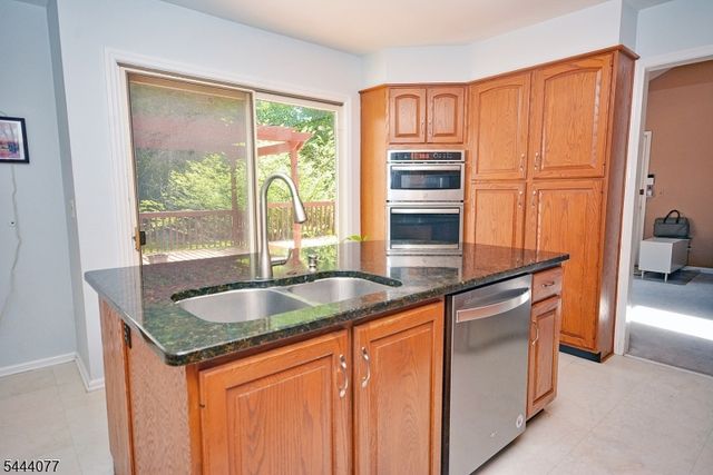 4 Heather Hill Way, Bridgewater Twp., NJ 08807