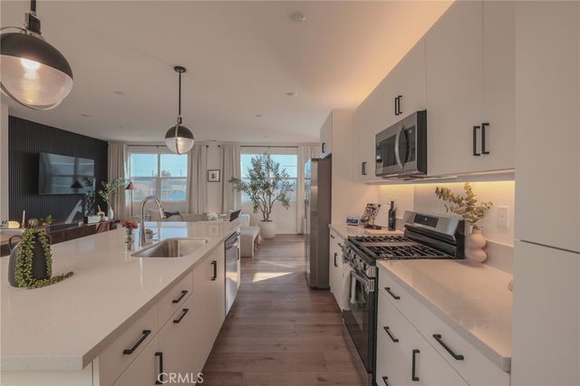 15818 Caterpillar dr, Fontana, CA 92336