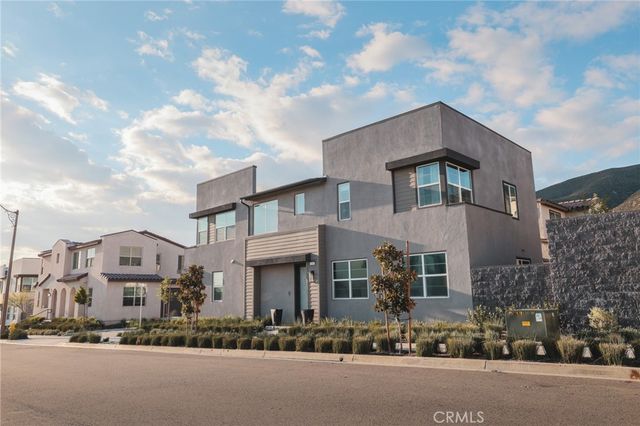 15818 Caterpillar dr, Fontana, CA 92336