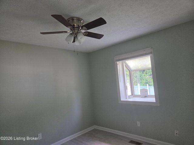 288 S Steedland Dr, Louisville, KY 40229