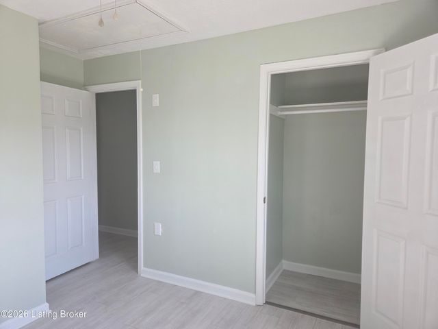 288 S Steedland Dr, Louisville, KY 40229